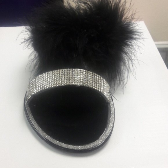 👠NEW👠 black faux fur sandals - Picture 3 of 3